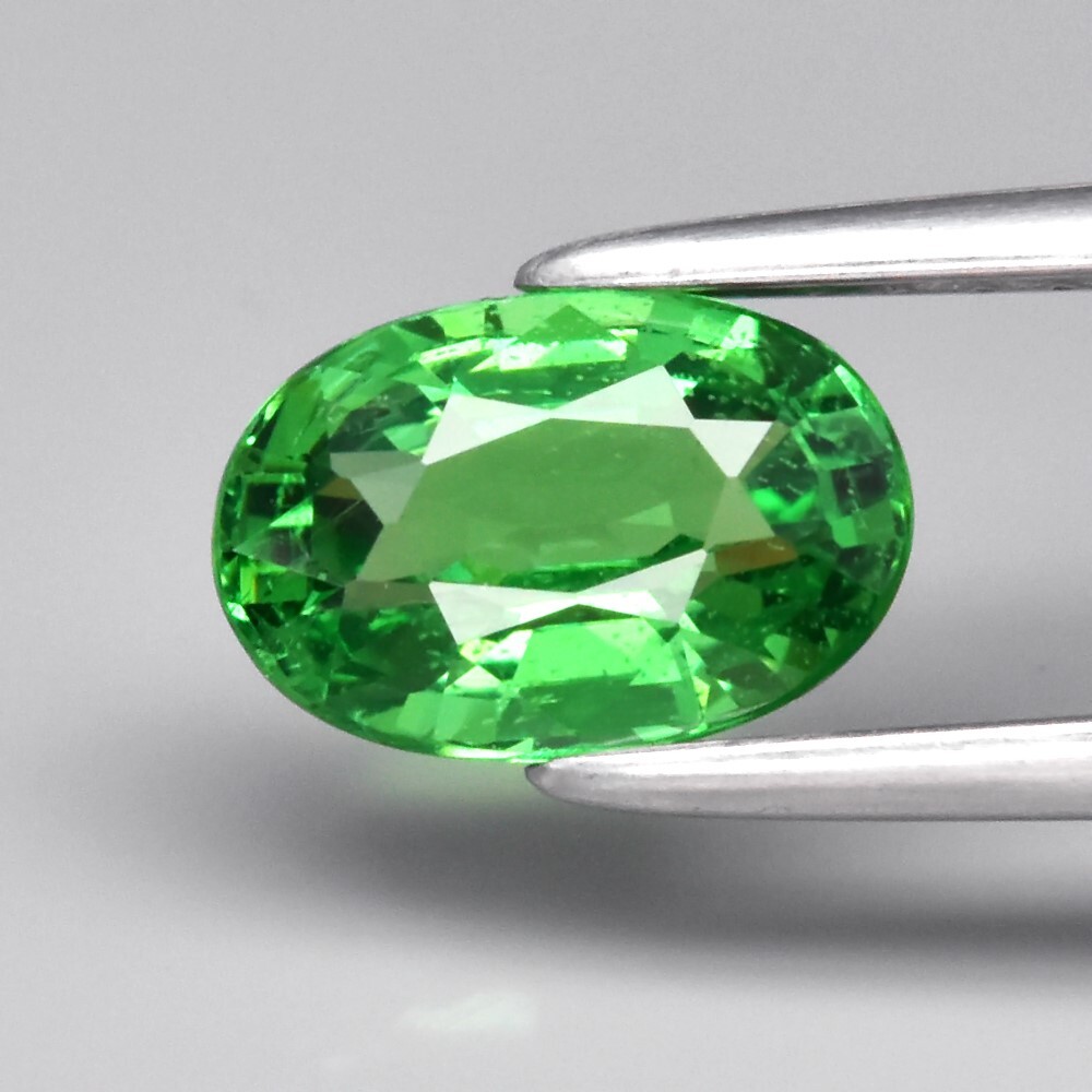 独Isonetta（イソネッタ） レアカラー緑 1.11ct 7.3x5mm Oval Natural Vibrant Green Tsavorite Garnet