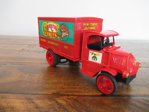 1989 Ertl Boumi Temple/1926 Mack Delivery Truck Bank/Diecast/NIB/ W Key - Picture 6 of 9