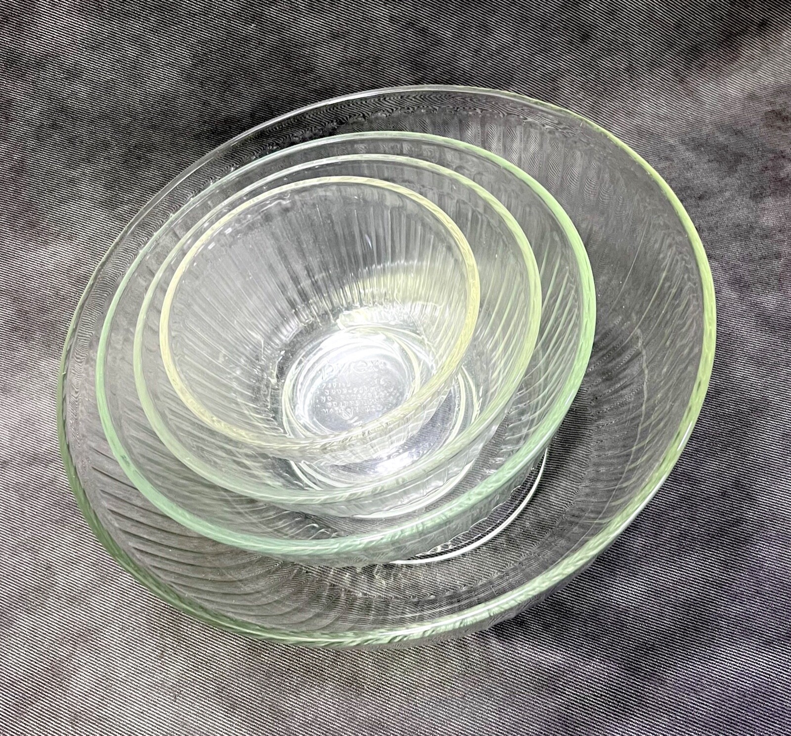 Set 4 Pyrex Clear Mixing Bowls Stacking/Resting Ribbed 7401 7402 7403 ...