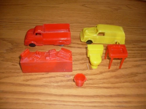 Vintage MARX toys Service Station Items Including Bench, Bathroom, Cars & More!