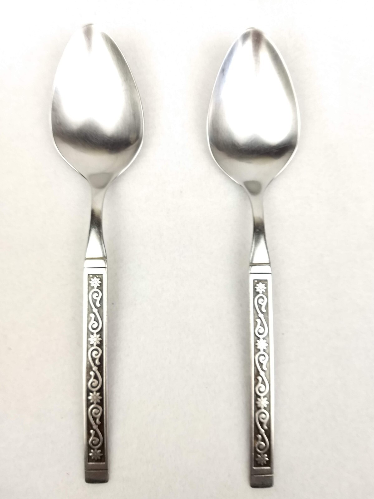 Oneida MIDNIGHT Stainless S.S.S. Black Accent Flatware Serving Spoons Set of 2