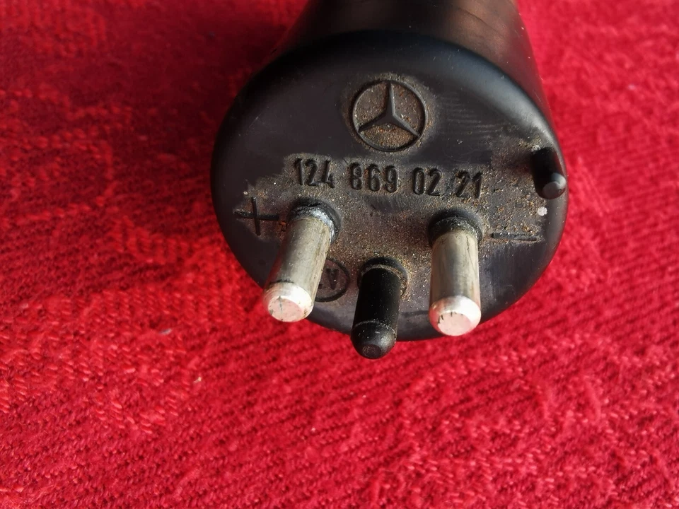 Mercedes Benz W126 560 SEL original windscreen washer pump A1248690221 - Image 3 of 3