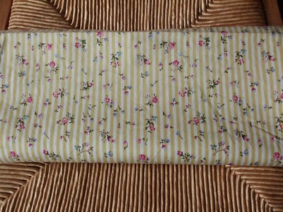 Coupon De Tissu Coton Fleurs Et Rayures | Dimensions 56x70 Cm | Neuf Parfait Pour Petits Projets Créatifs