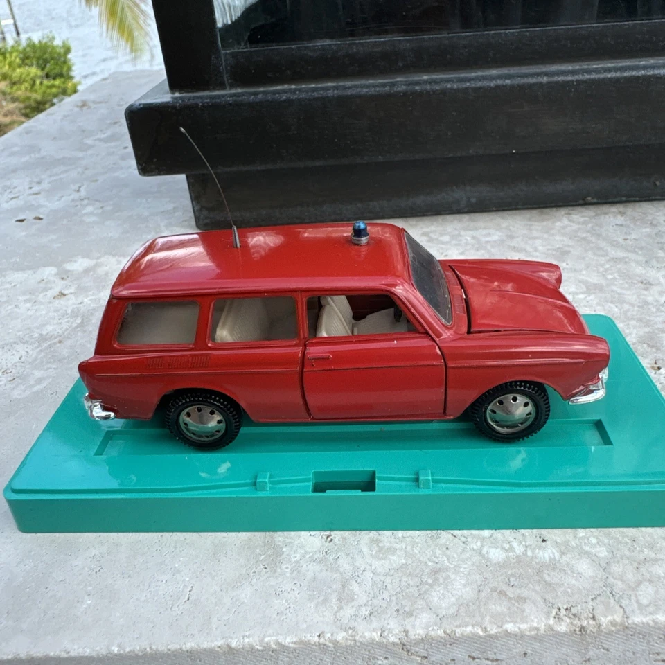 Marklin VW Variant 1600 - NEAR MINT - Red - Vintage 1:43 Volkswagen Germany Made - Image 3 of 4
