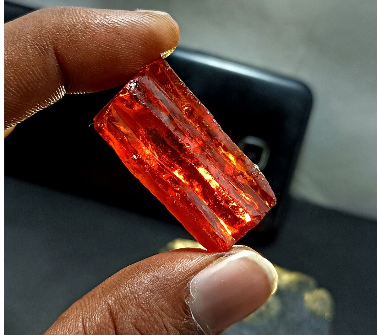 Quality GEMSTONE 174.85 Ct NATURAL Cambodian Zircon Rough Quality GEMSTONE 174.85 Ct NATURAL Cambodian Zircon Rough