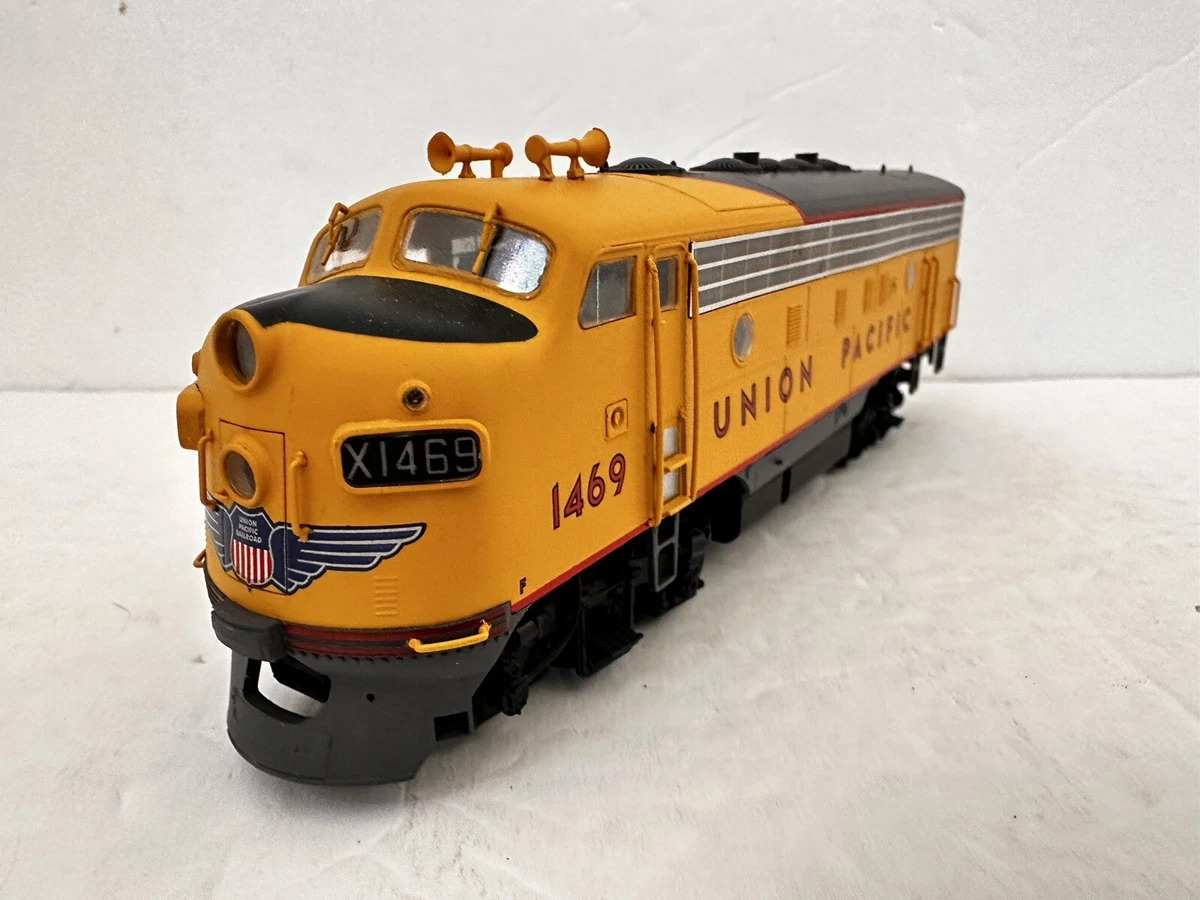 InterMountain Union Pacific Railroad HO Diesel Locomotive Model