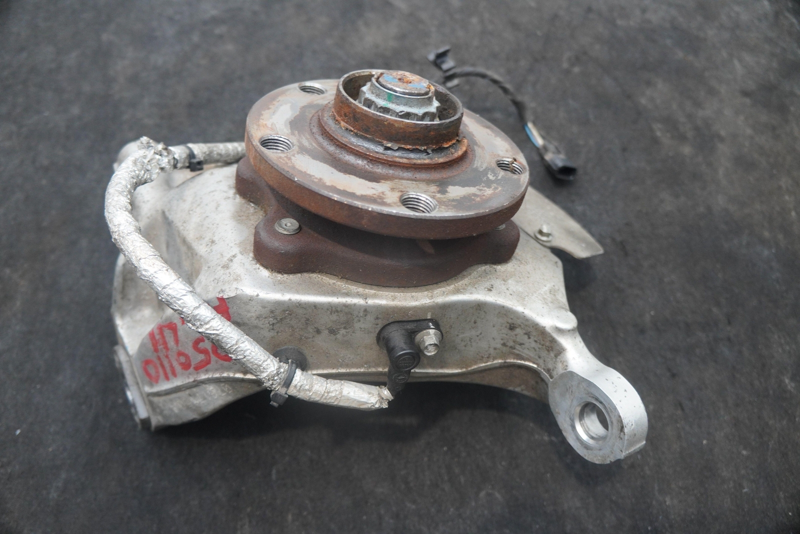 Front Left Spindle Knuckle Hub Wheel Bearing 14B0556CP OEM McLaren 720S 2018
