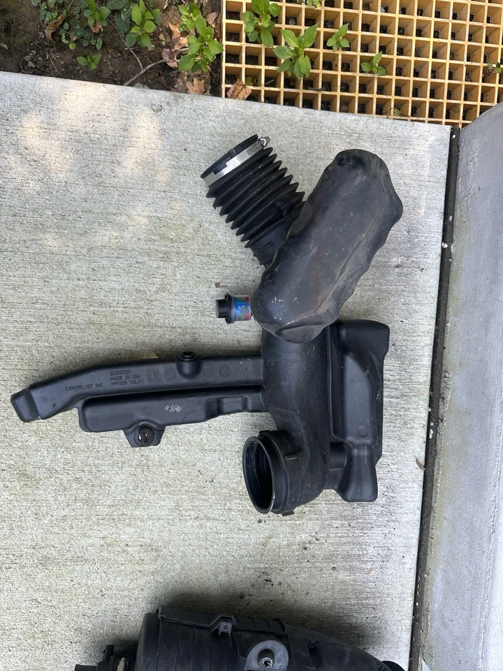 2008 Hummer H2 OEM Air Cleaner (No Mass Airflow Sensors) - Image 2 of 4