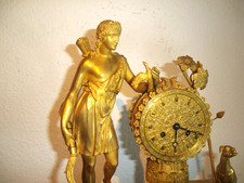 Sehr seltene Empire Pendule Frankreich um 1820 . Amor in melancholischer Pose.