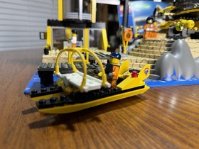 LEGO World City: Coast Watch HQ (7047)
