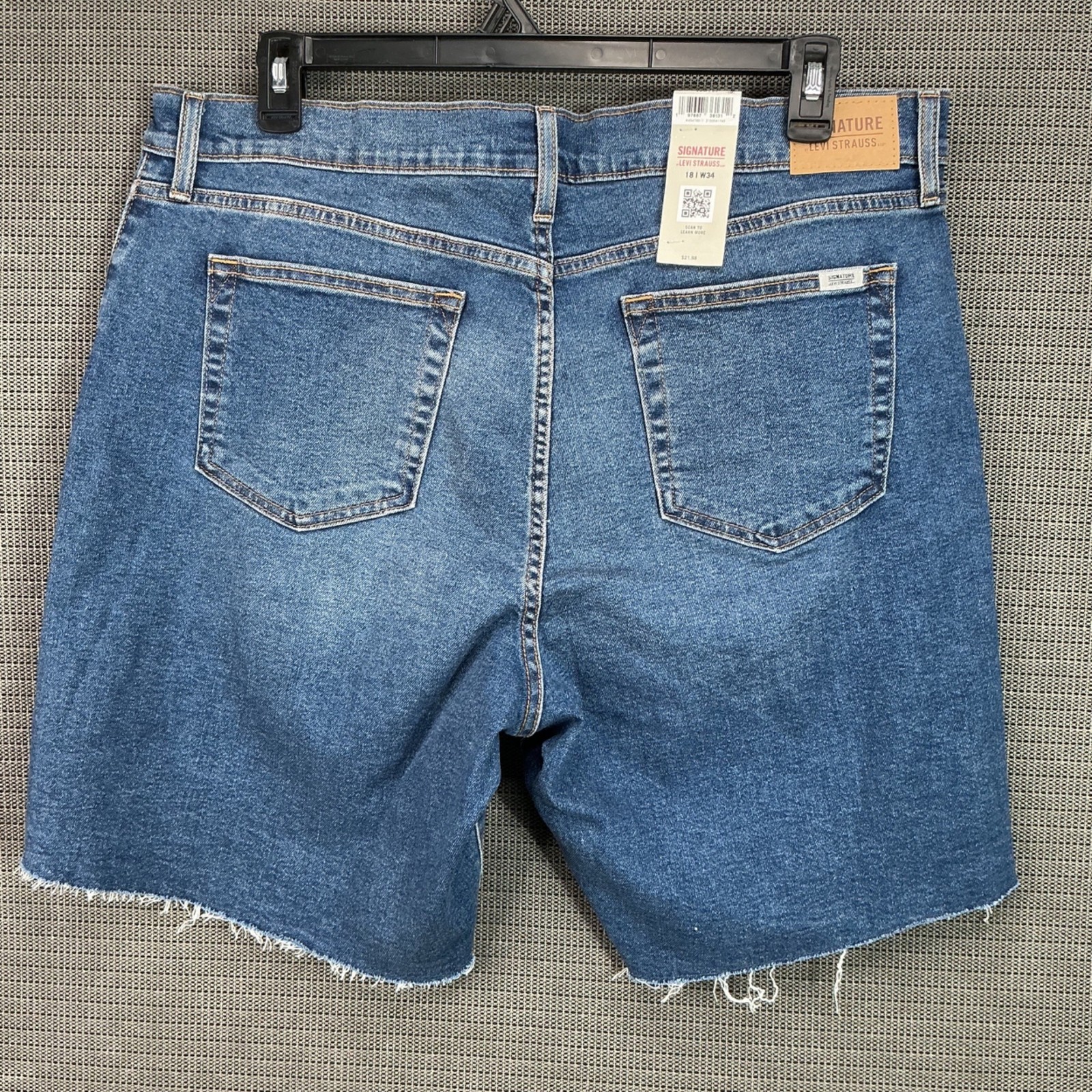 Signature Levi Strauss Womens Size 18W Blue High-Rise Relaxed Fit Bermuda Shorts thumbnail 2