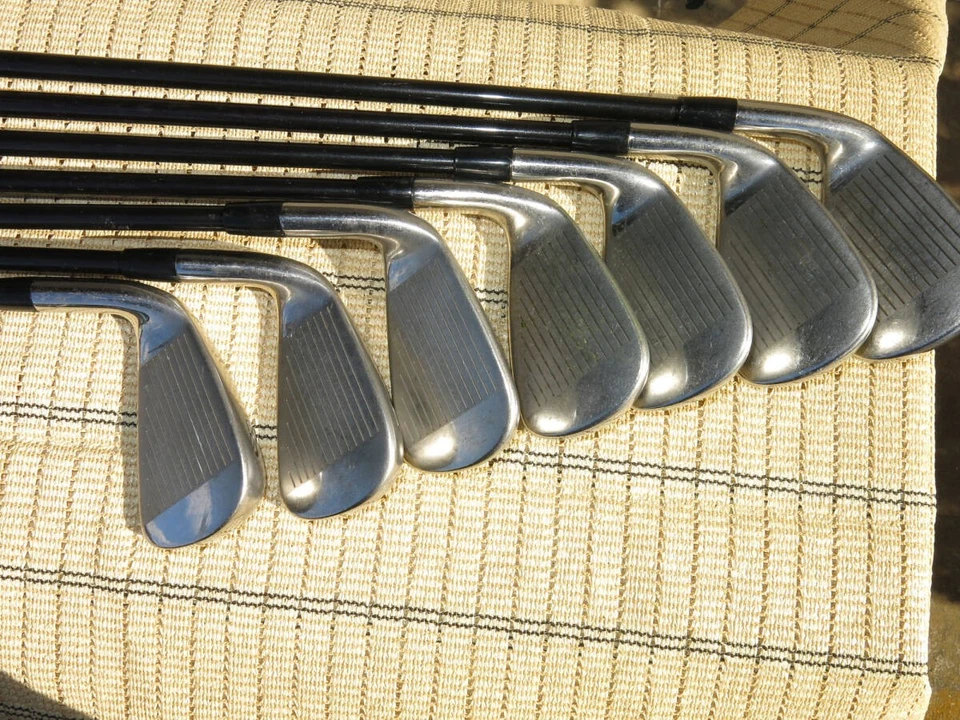 Titleist AP1 712 Iron Set 7pcs 5-PW,AW Tour AD 65i Flex R (5I grip is missing) - Image 2 of 4