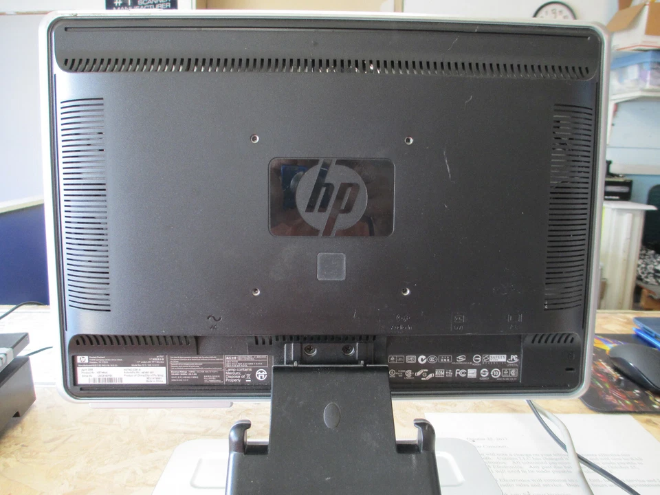 HP W1707 LCD Monitor 17" inch With Built in Speakers - Image 3 of 4