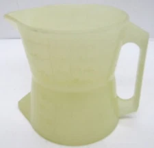 Vintage Tupperware Wet/Dry 1 Cup Measuring Cup.