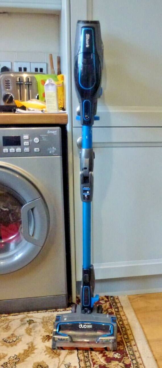 Shark DuoClean Cordless Vacuum IF200UK Fully working req's battery
