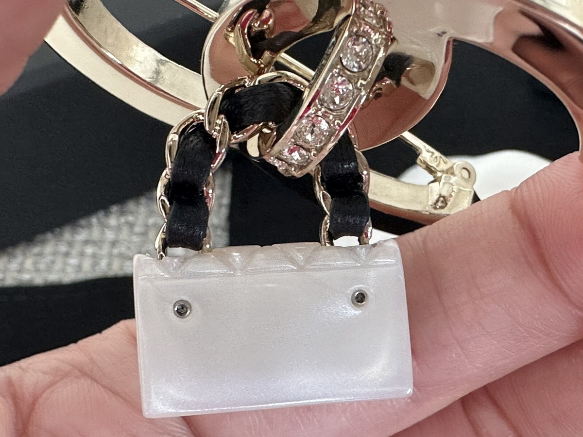 NIB 100%AUTHENTIC Chanel 23C CC Logo Brooch White Resin Bag NIB 100%AUTHENTIC Chanel 23C CC Logo Brooch White Resin Bag