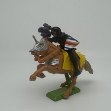 Britains Ltd 1971 - Knight on Horseback with metal stand Britains deetail 