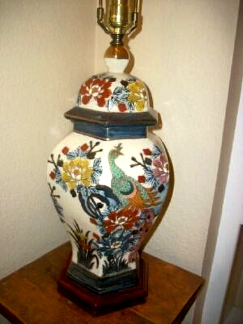 HOLLYWOOD REGENCY IMARI JENGIBRE TARRO LÁMPARA PAVO REAL FLORAL HP DORADO FIRMADO MCM AÑOS 60 Foto 3 de 4