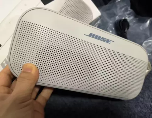 Bose SoundLink Flex SE Bluetooth Speaker: Waterproof Design - Picture 6 of 12