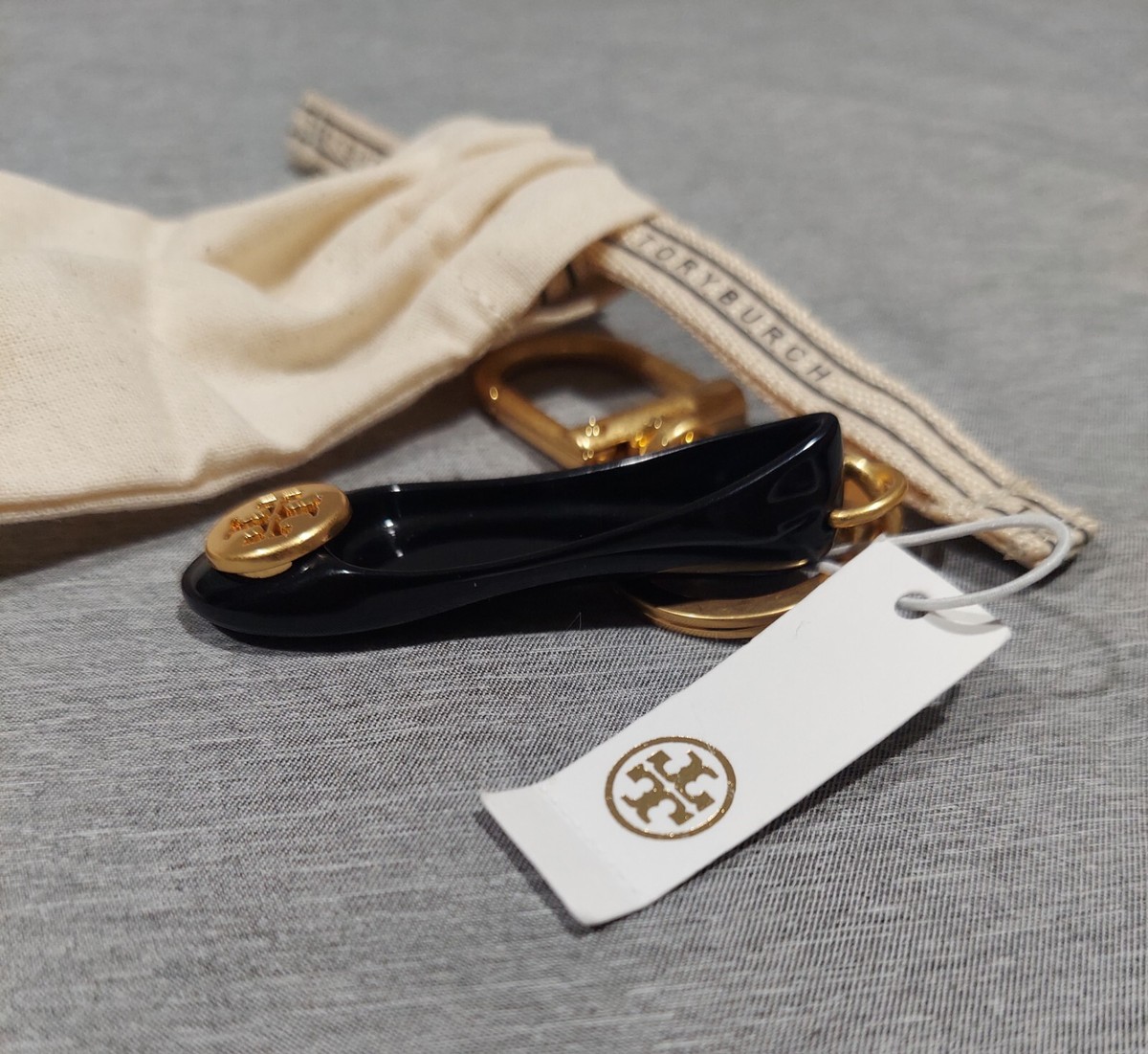 限定販売 TORY BURCH★LOGO CHARM BALLET FLAT KEY FOB TORY BURCH - Brand new logo charm resin ballet flat key fob