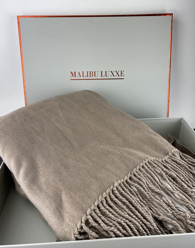NWT Throw Blanket Brown Luxury Fringe Bamboo Cotton Malibu Luxxe Gift Box