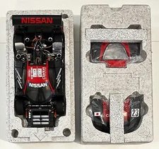 AUTOart 1:18 Scale Nissan R390 GT1 #23 Le Mans 1997 Calsonic K.Hoshino/E.Comas/M