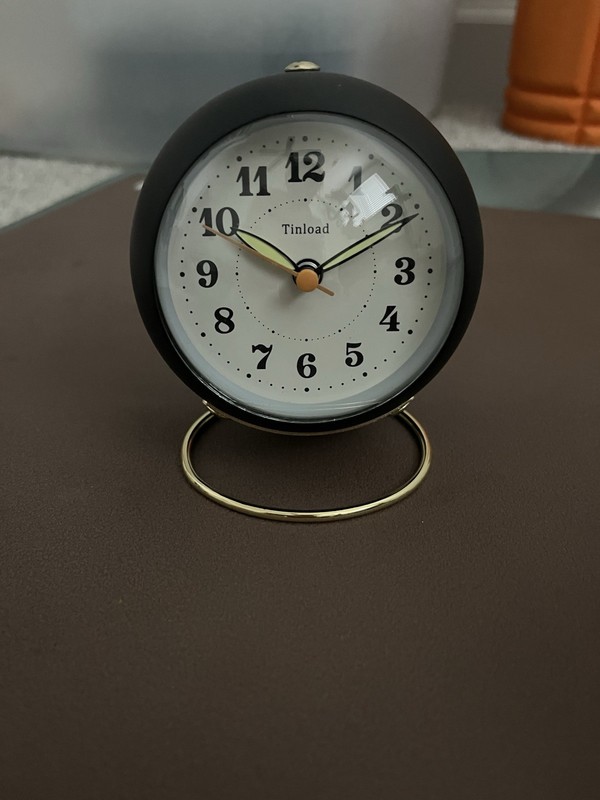 Black And Cream Retro Style Alarm Clock Glow In The Dark Hands Battery Powered