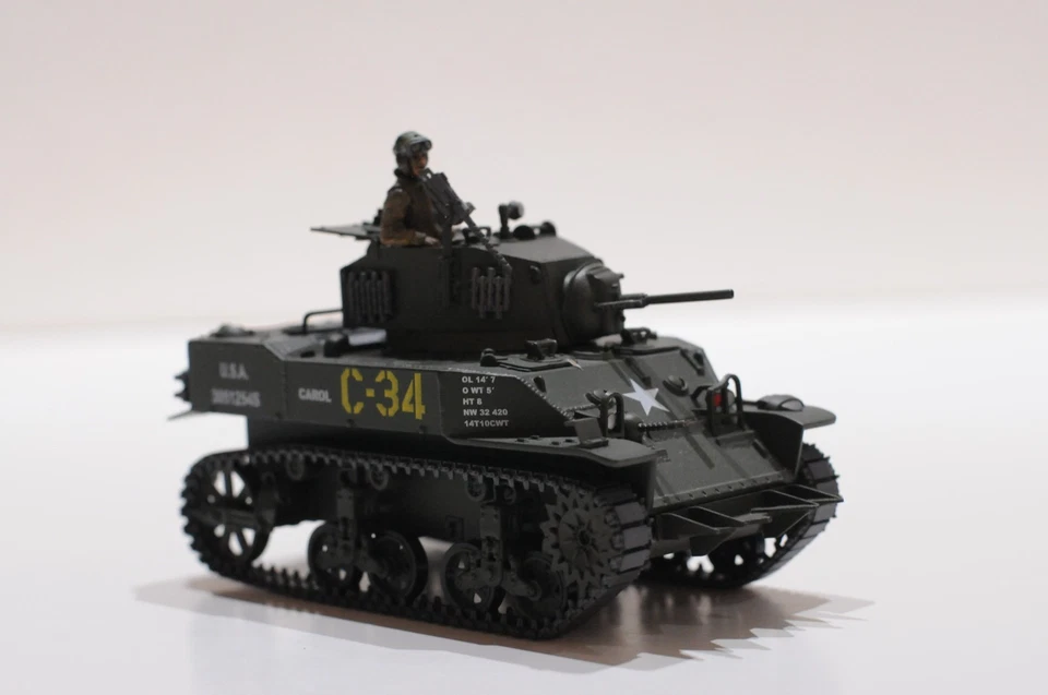UNIMAX FORCES OF VALOR US M5 STUART TANK SCALE 1:32 PLASTIC MODEL WITH ACTION FI - Image 3 of 4