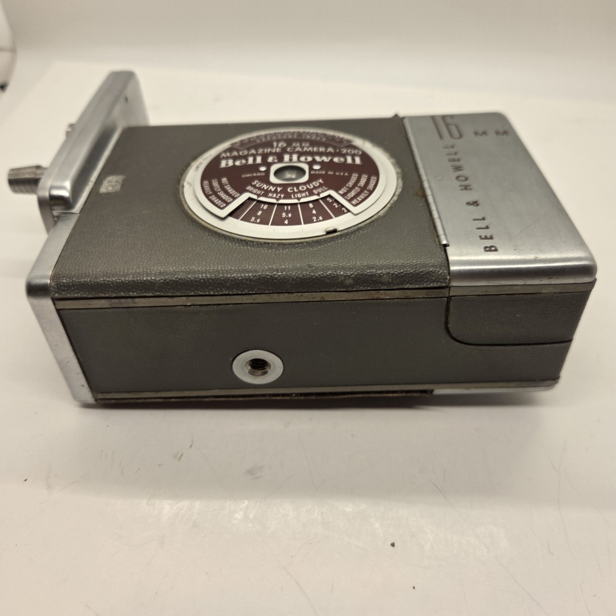 Bell & Howell Filmo 200 16mm Magazine Film Movie Camera No Lenses
