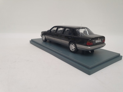 1/43 MERCEDES-BENZ E-CLASS V124 LANG E250 LIMOUSINE 1990 NEO 44305