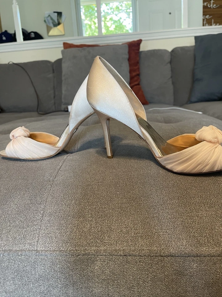 Badgley Mischka Ivory Satin Peep Toe Heels Women’s 9 - Image 4 of 4