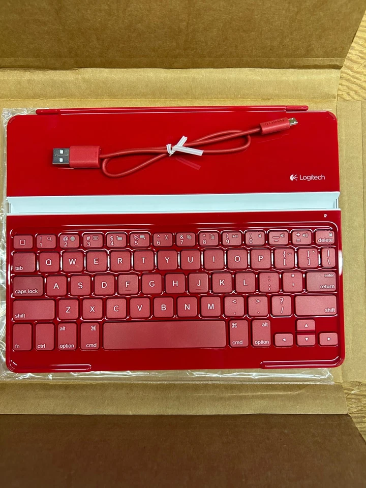🔥🔥Logitech Ultrathin Keyboard Cover/Case for iPad 2/3/4 - Red - Open Box🔥🔥 - Image 3 of 4