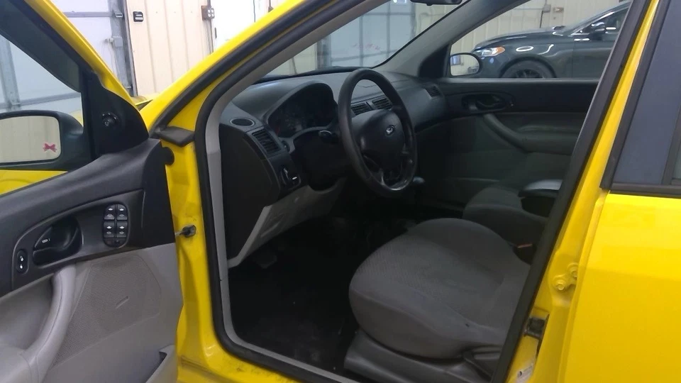 Used Front Left Seat Front fits: 2006 Ford Focus bucket adjustable headrest spor - Image 2 of 4