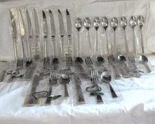 Heritage Mint Ltd 18/10 Bentley NIP Place Setting for 8 Steak Knives Tea Spoons