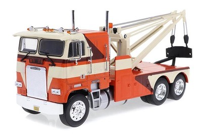 Greenlight Collectibles 86631 1:43 1984 Freightliner FLA 9664 Diecast Tow Truck
