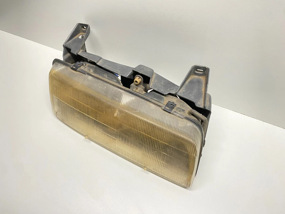 Faro delantero izquierdo Chevrolet Beretta 1991 OEM, 114-00182B Foto 3 de 4