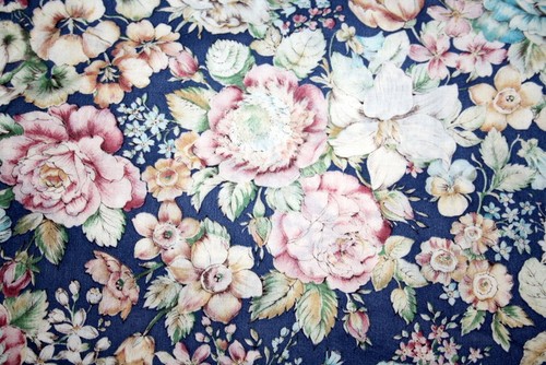 PINK. BLUE AND WHITE MASSED BLOOMS ON BLUE-JOAN KESSLER - 100% COTTON FABRIC - Picture 4 of 6