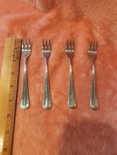 Retroneu Jamestown 18/8 Stainless Steel 4 Cocktail Seafood Forks Flatware