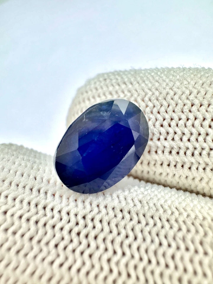 Sapphire gemstone, faceted oval sapphire, loose sapphire gem 6.30 Ct. 11x8x6 mm - Image 3 of 4