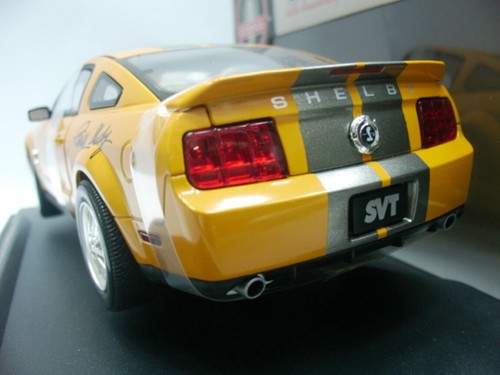 Artículos de colección Shelby Ford Mustang SVT Cobra GT500 2007 naranja/plateado 1:18 Shelby - Imagen 4 de 5