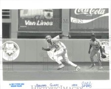 1993 Press Photo Cardinals Baseballer Bernard Gilkey Runs to Second Base