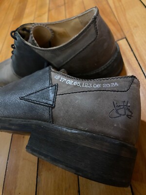John Fluevog Cagney Mens 8 Womens 10 Cagney - Silver | Contrast lace-up derby | Fluevog Shoes main image 4