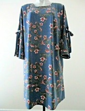 Alyx Plus Size 1X blue floral polyester/rayon knee-length tie bell sleeve dress