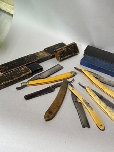 VINTAGE SET OF FIVE STRAIGHT RAZORS