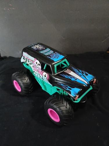 GRAVE DIGGER Nitro Neon R/C Walmart Exclusive 1/24 Scale 2.4 GHz No Remote - Picture 1 of 5