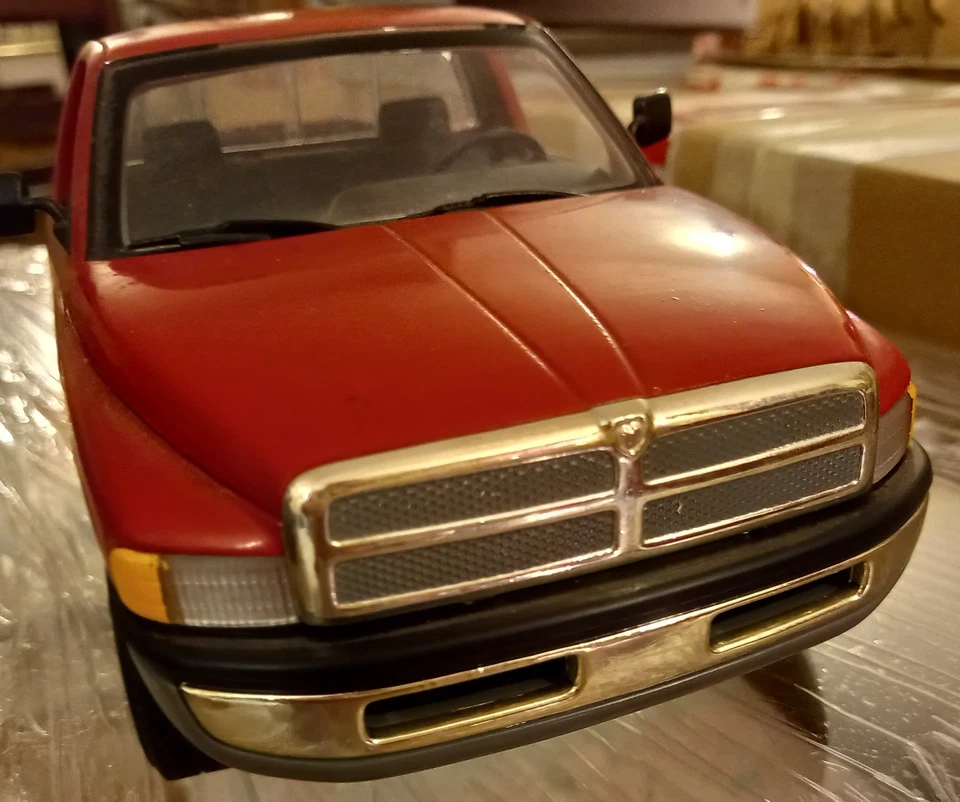 1:18 Ertl  Pick-up  Dodge Ram 2500 SLT - Immagine 2 di 4