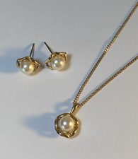 18ct Gold Plated Pearl Earring and Necklace Set in Case