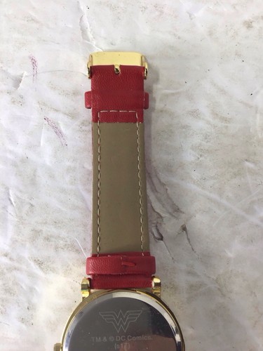 Vtg Large Wonder Woman Watch Red Band Gold Rim D C Comics Preowned - Picture 5 of 8