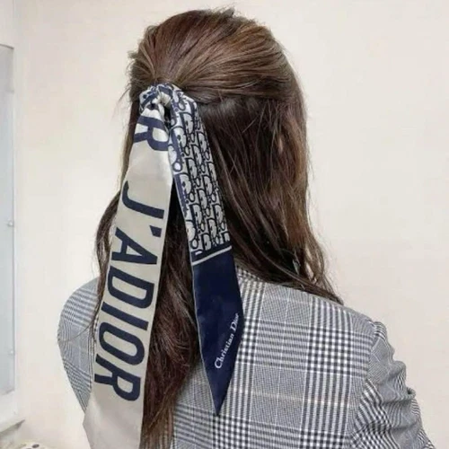 Foulard Dior Mitzah bleu marine beige soie motif oblique pour femme avec ruban cabas