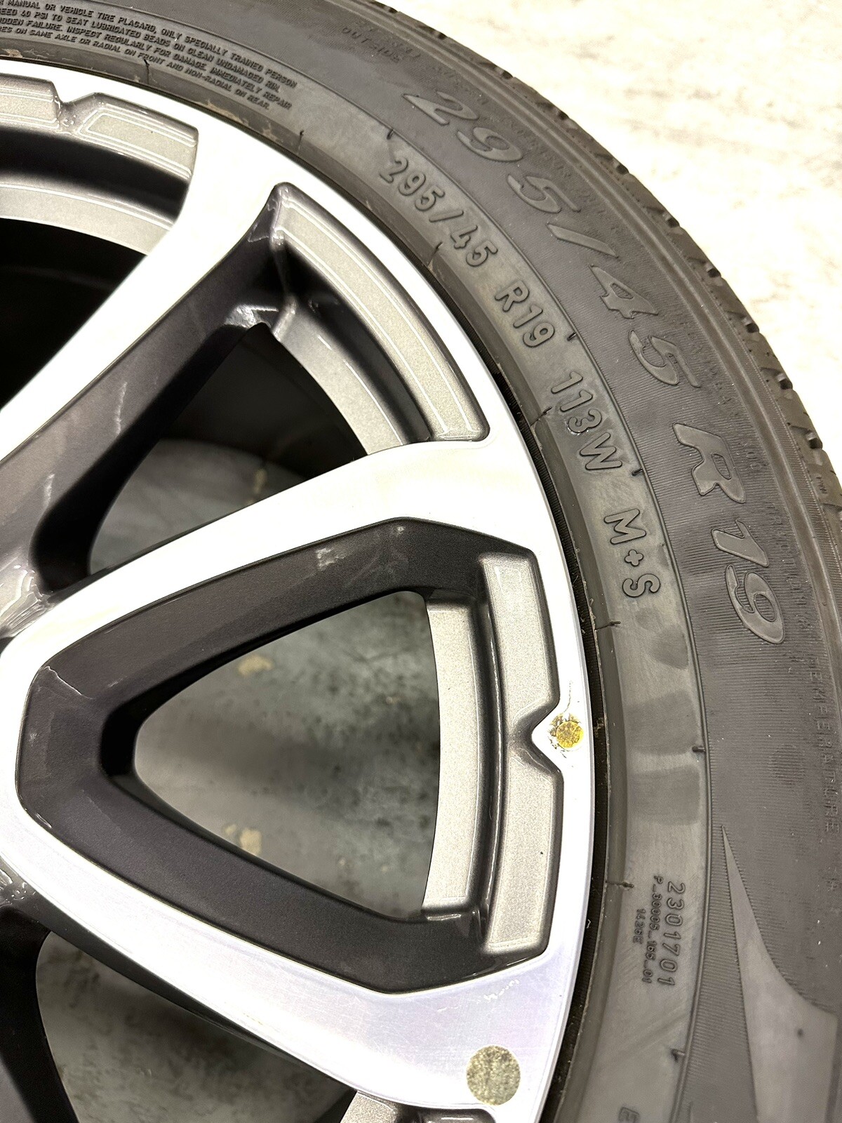 Rear Maserati Levante 19" Wheels 10.5JX19 Rim OEM Factory 670044704 w/ Tires